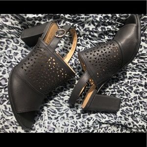 Naturalizer Classic Block Heel - Size 6 1/2M